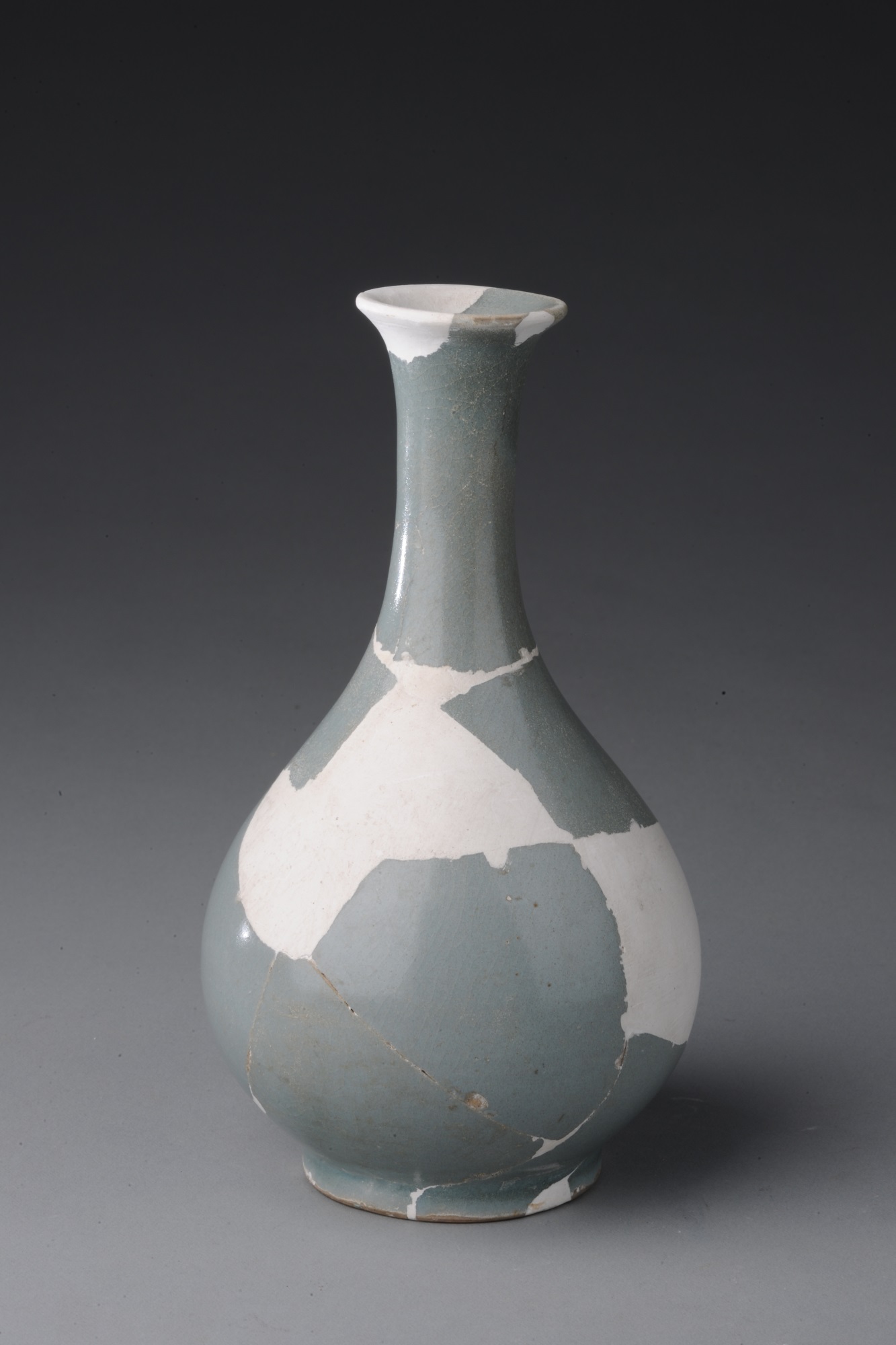 大清雍正天藍釉玉壺春瓶  景徳鎮 陶磁器 装飾品 工芸品 美術品 置物 大清雍正天藍釉玉壺春瓶 景徳鎮 陶磁器 装飾品 工芸品 美術品